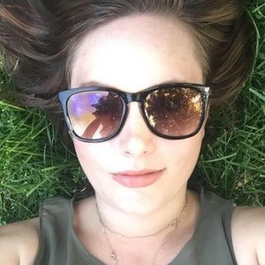 Meet your Posher, Sierra